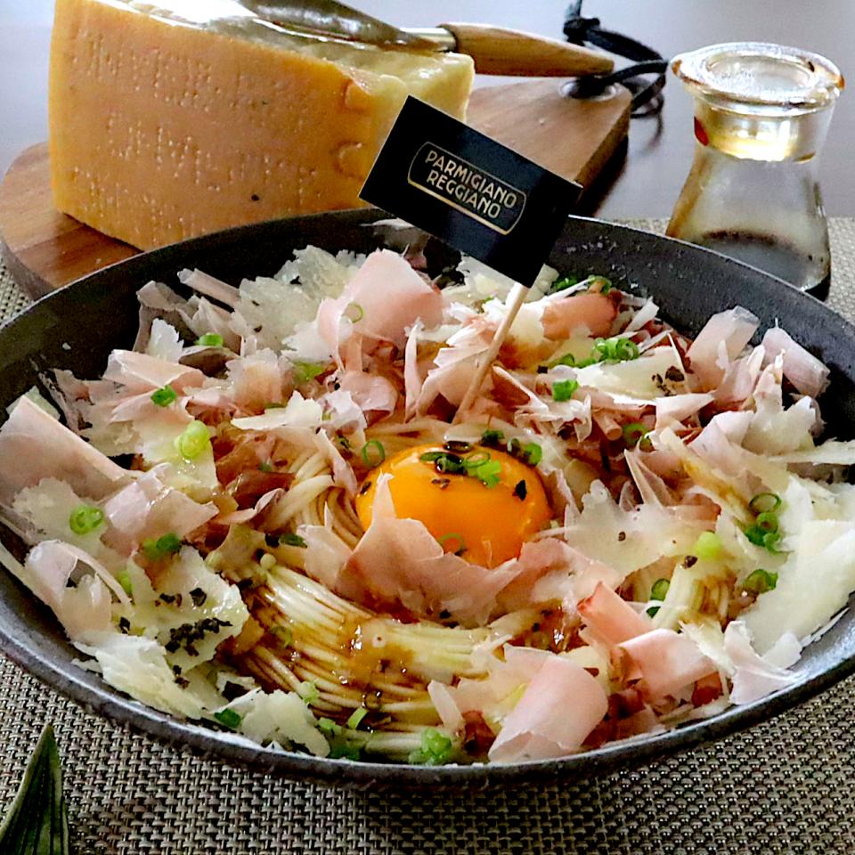 半生そうめん　パルミジャーノ・レッジャーノとオカカと